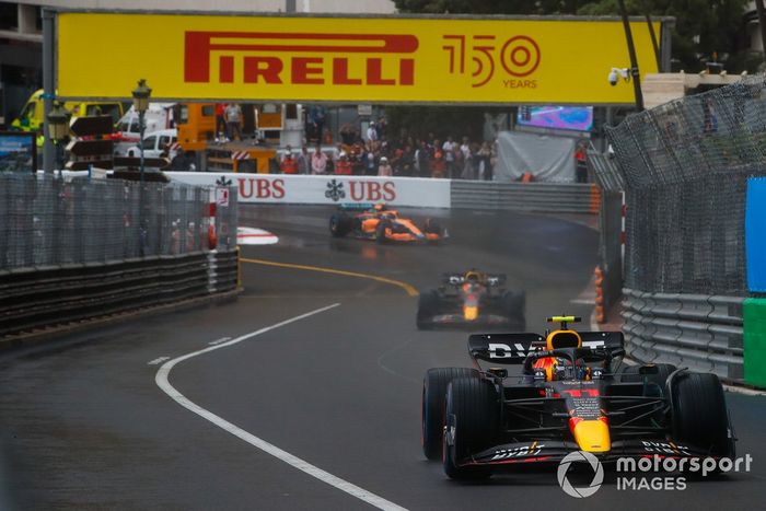 Sergio Pérez, Red Bull Racing RB18, Max Verstappen, Red Bull Racing RB18