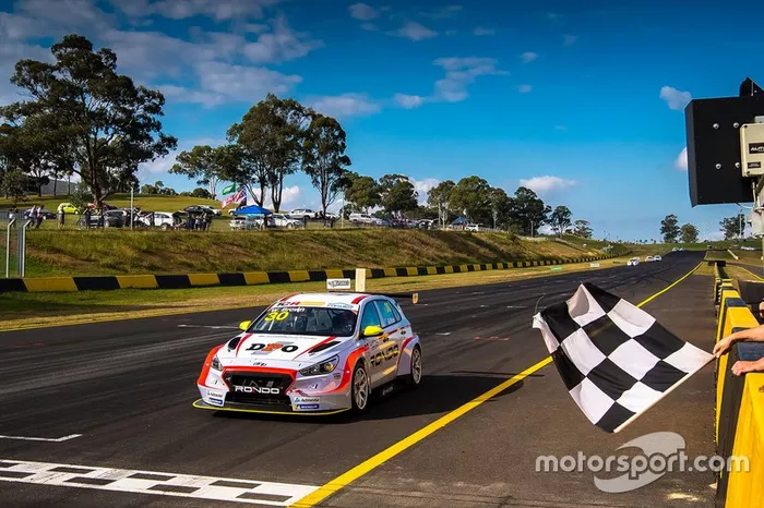 Race winner Will Brown, HMO Customer Racing