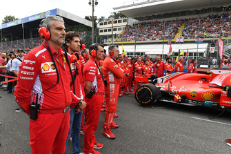 Maurizio Arrivabene, Ferrari Team Principal and Antonio Giovinazzi, Ferrari on the grid