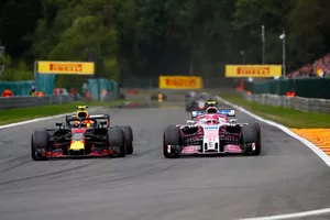 Max Verstappen, Red Bull Racing RB14, tegen Esteban Ocon, Racing Point Force India VJM11
