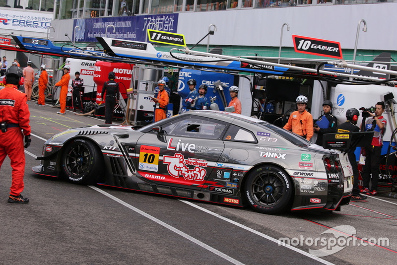 #10 GAINER TANAX triple a GT-R