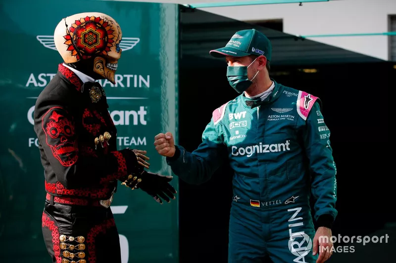 Sebastian Vettel, Aston Martin, con Mario Achi