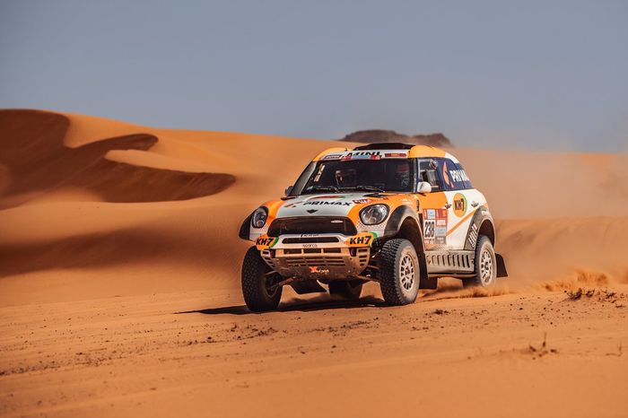 #238 X-Raid Mini John Cooper Works Rally Mini: Laia Sanz, Maurizio Gerini
