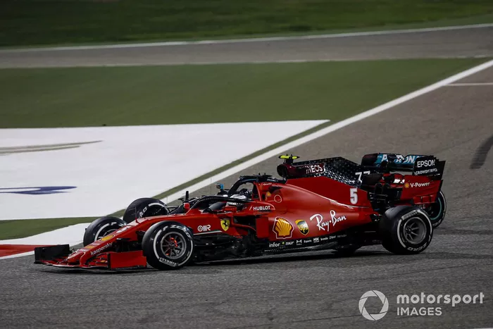 Sebastian Vettel, Ferrari SF1000, e Valtteri Bottas, Mercedes F1 W11