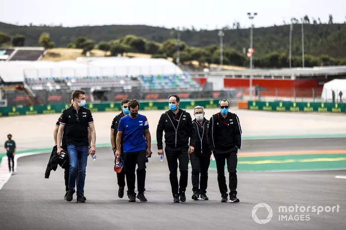 Daniil Kvyat, reserva de Alpine F1  y Fernando Alonso, Alpine F1
