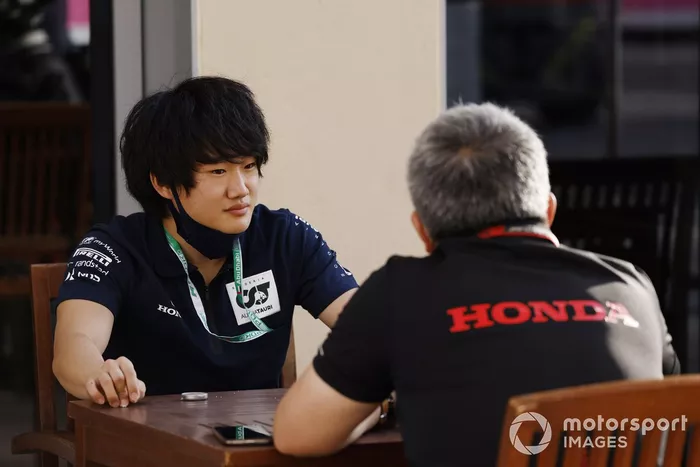 Masashi Yamamoto, General Manager, Honda Motorsport, e Yuki Tsunoda, Alpha Tauri test driver
