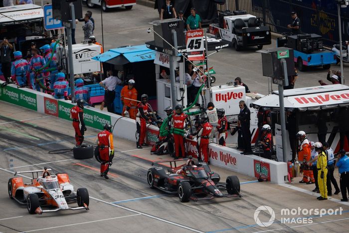 Christian Lundgaard, Rahal Letterman Lanigan Racing Honda, Jack Harvey, Rahal Letterman Lanigan Racing Honda pit stop