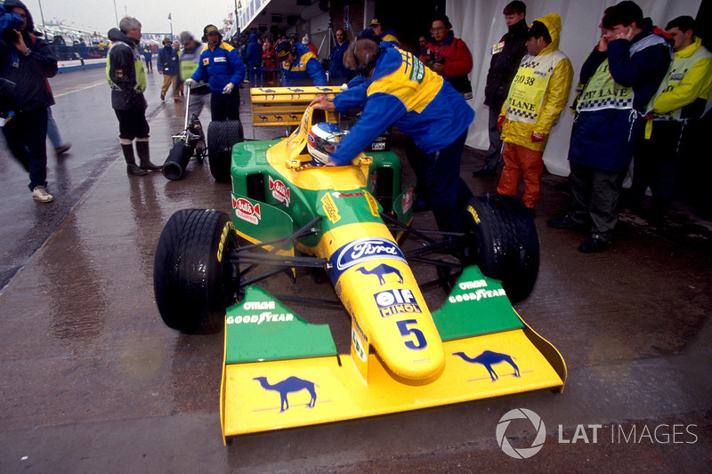 Michael Schumacher, Benetton Ford B193B in the pits