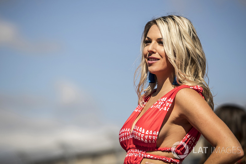 Chica de la parrilla