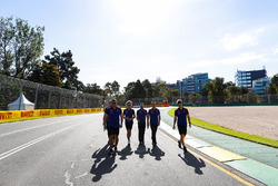 Caminando por la pista Romain Grosjean, Haas F1 Team