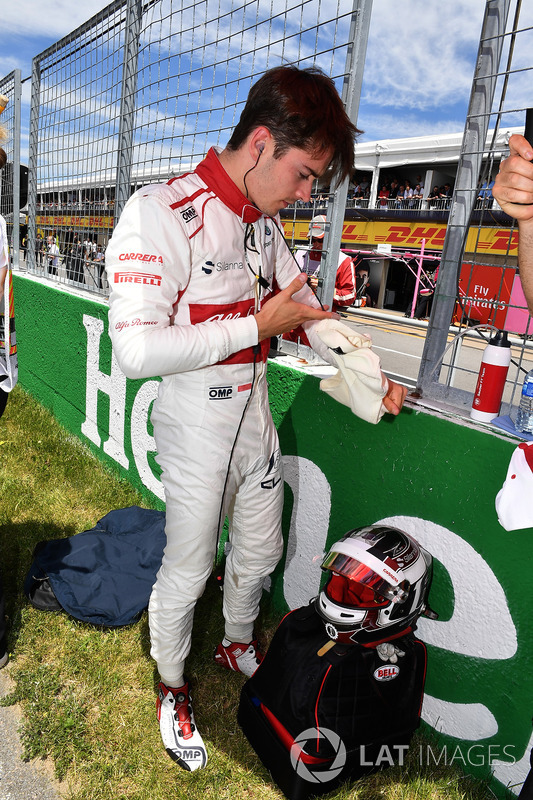 Charles Leclerc, Sauber on the grid