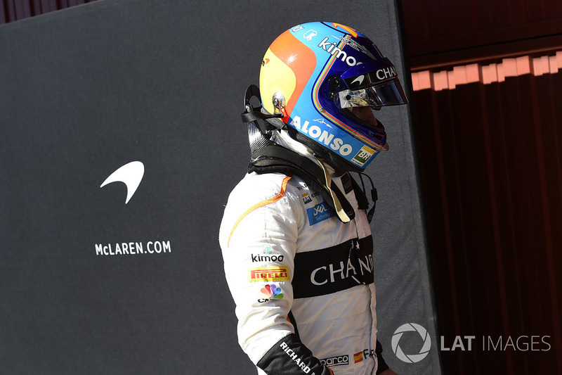 Fernando Alonso, McLaren returns to the pits