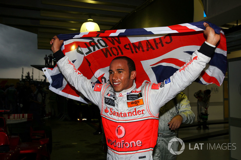 Lewis Hamilton, McLaren celebra su campeonato del mundo en parc ferme