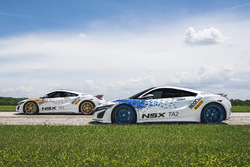 Дві машини Acura NSX для класів Time Attack 1 and 2