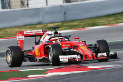 Кими Райкконен, Ferrari SF16-H испытывает систему закрытого кокпита