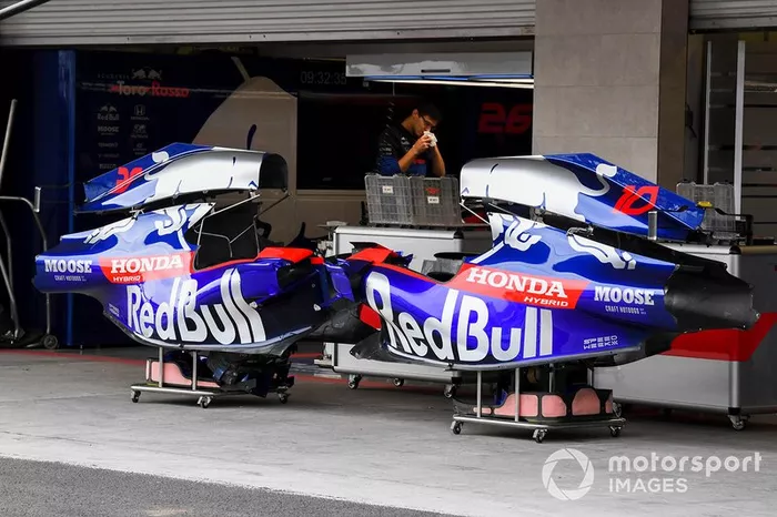Cubierta motor del Toro Rosso STR14 