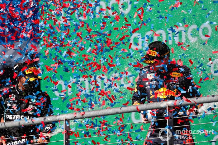 Podio: segundo lugar Lewis Hamilton, Mercedes, ganador Max Verstappen, Red Bull Racing