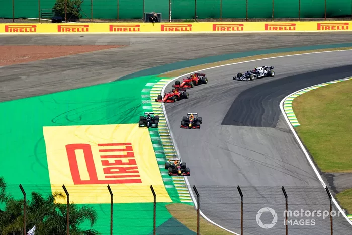 Max Verstappen, Red Bull Racing RB16B, Sergio Pérez, Red Bull Racing RB16B, Valtteri Bottas, Mercedes W12, Charles Leclerc, Ferrari SF21, Carlos Sainz Jr, Ferrari SF21, y Pierre Gasly, AlphaTauri AT02