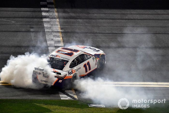 Denny Hamlin, Joe Gibbs Racing, Toyota Camry FedEx Express gana