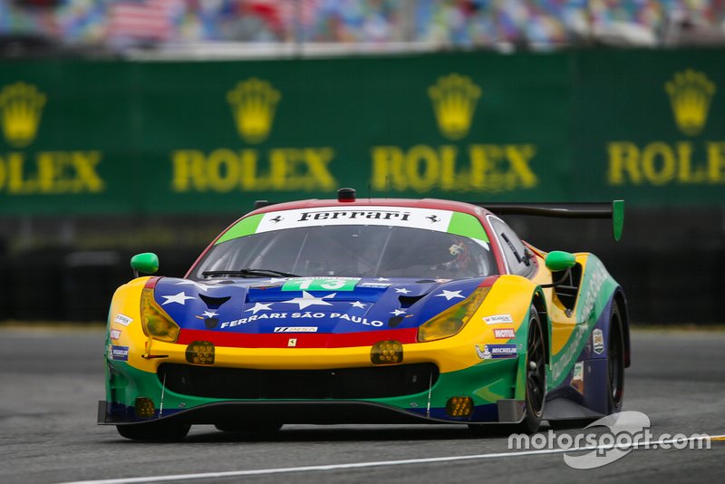 #13 Via Italia Racing Ferrari 488 GT3, GTD: Chico Longo, Victor Franzoni, Marcos Gomes, Andrea Bertolini