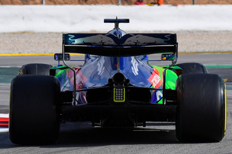 Alexander Albon, Scuderia Toro Rosso STR14, con la vernice aerodinamica