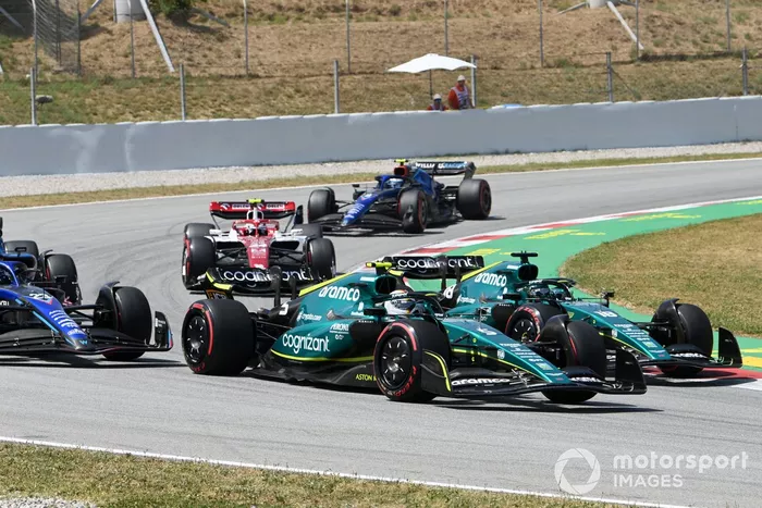 Sebastian Vettel, Aston Martin AMR22, Lance Stroll, Aston Martin AMR22, Alex Albon, Williams FW44