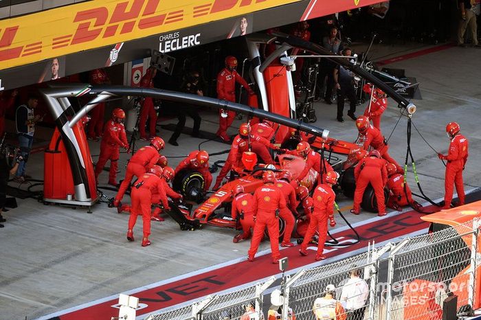 Sebastian Vettel, Ferrari SF90, pit stop