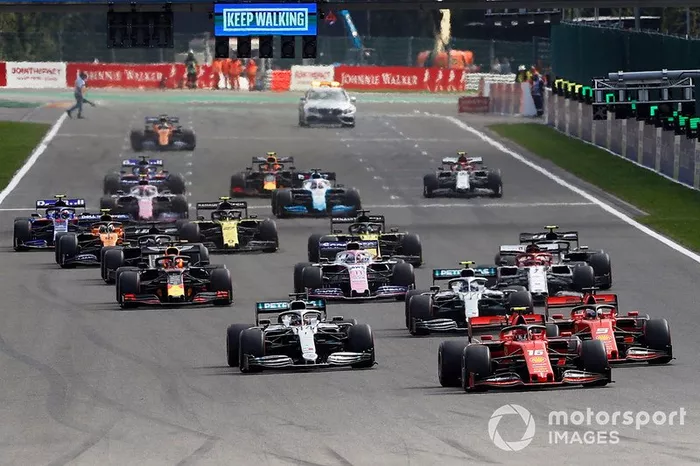 El regreso de las vacaciones en Bélgica ofreció un panorama ligeramente diferente, con Ferrari en plena forma y con Mercedes teniendo que conformarse con las sobras que los italianos les dejaron en Spa. Aun así, Hamilton optimizó el fin de semana y acabó 2º