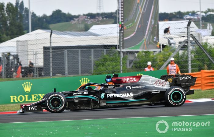 Lewis Hamilton, Mercedes W12, Daniel Ricciardo, McLaren MCL35M