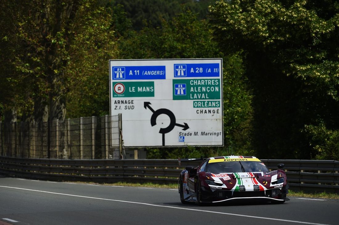 #155 Spirit Of Race Ferrari 296 LMGT3 de Johnny Laursen, Conrad Laursen, Jordan Taylor