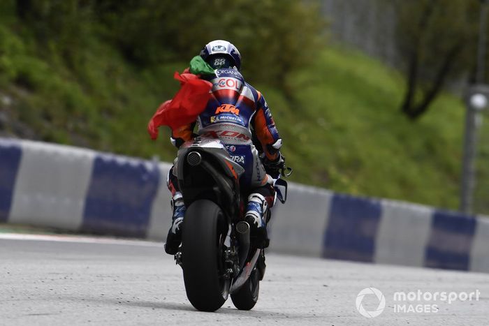 Ganador de la carrera Miguel Oliveira, Red Bull KTM Tech 3