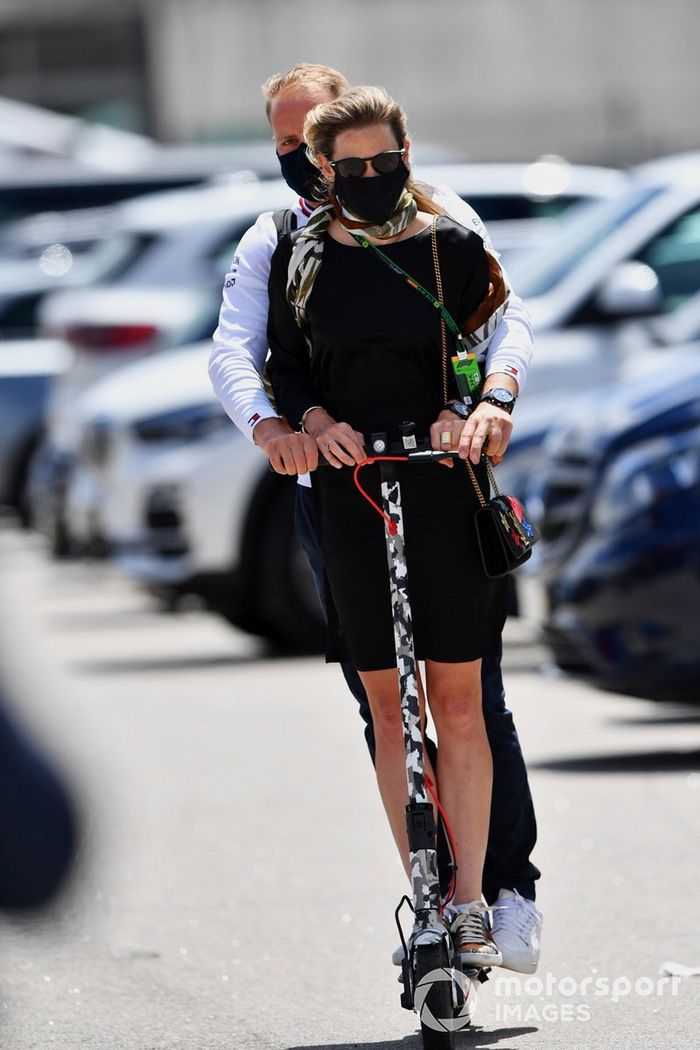 Valtteri Bottas, Mercedes y Tiffany Cromwell