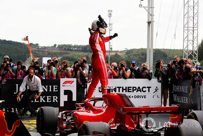 Yarış galibi Sebastian Vettel, Ferrari, parc ferme