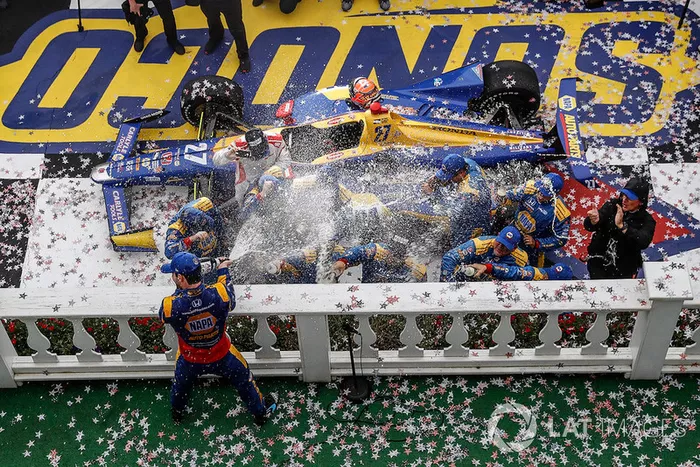 PoconoPodio: Alexander Rossi, Andretti Autosport Honda, champagne