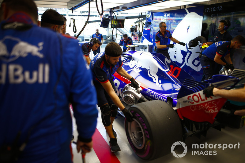 Pierre Gasly, Scuderia Toro Rosso STR13, is pushed into the garage