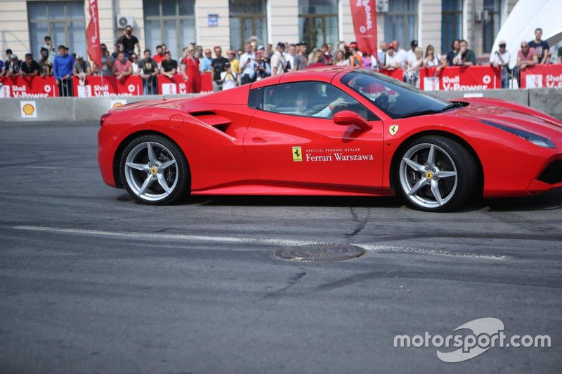 Марк Жене за кермом Ferrari
