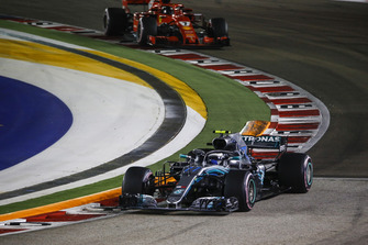 Valtteri Bottas, Mercedes AMG F1 W09 EQ Power+ and Kimi Raikkonen, Ferrari SF71H