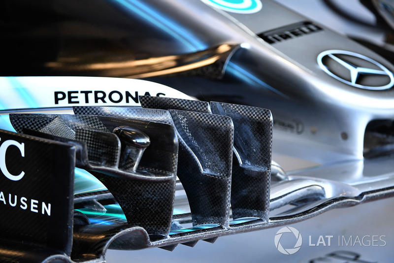 Переднє антикрило Mercedes AMG F1 W09