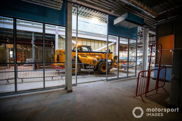 Visita a la fábrica de Aston Martin en Silverstone