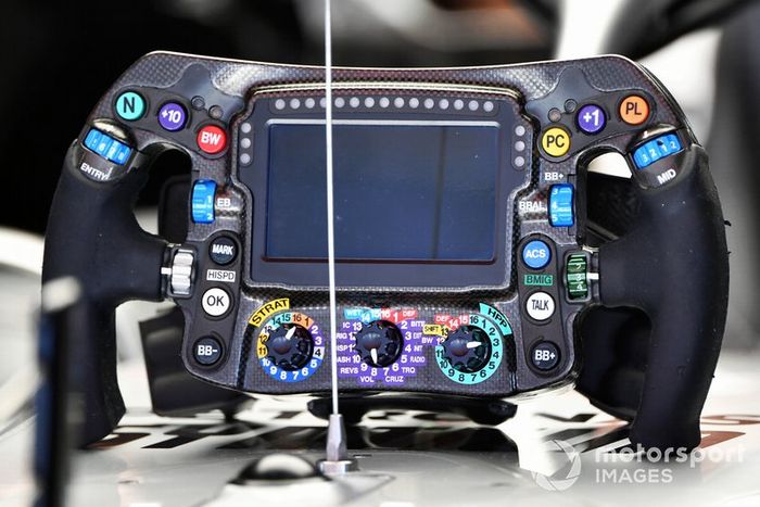 El volante del Mercedes AMG F1 W10 de Valtteri Bottas