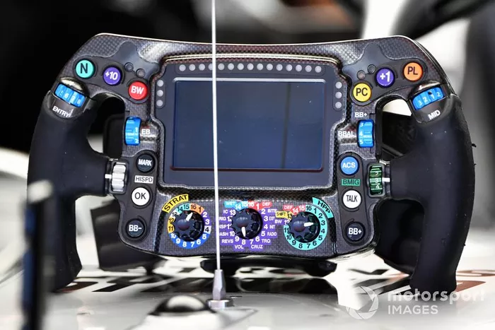 El volante del Mercedes AMG F1 W10 de Valtteri Bottas
