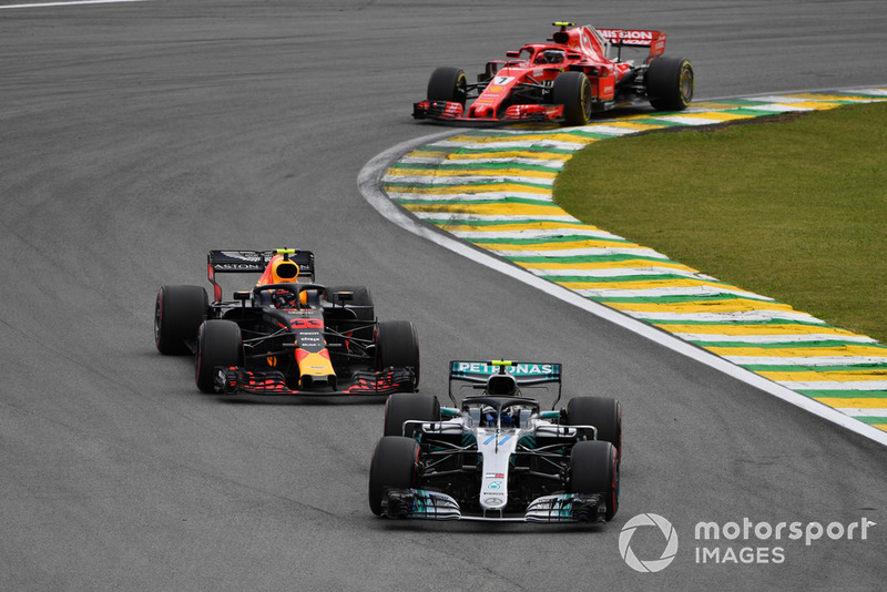 Valtteri Bottas, Mercedes-AMG F1 W09 leads Max Verstappen, Red Bull Racing RB14 