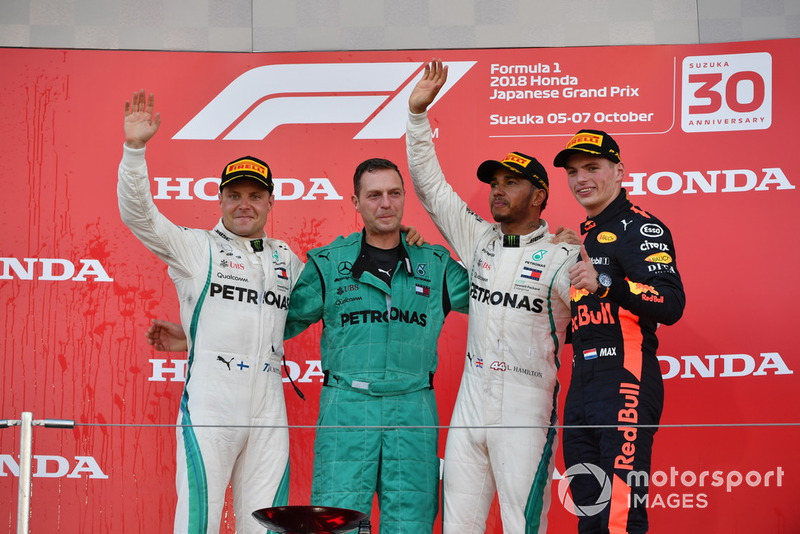 17. GP Jepang - Podium: Lewis Hamilton, Valtteri Bottas, Max Verstappen
