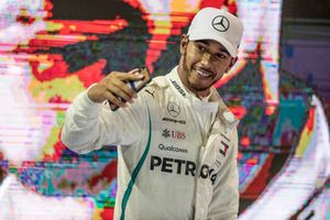 Lewis Hamilton, Mercedes AMG F1, festeggia nel parco chiuso