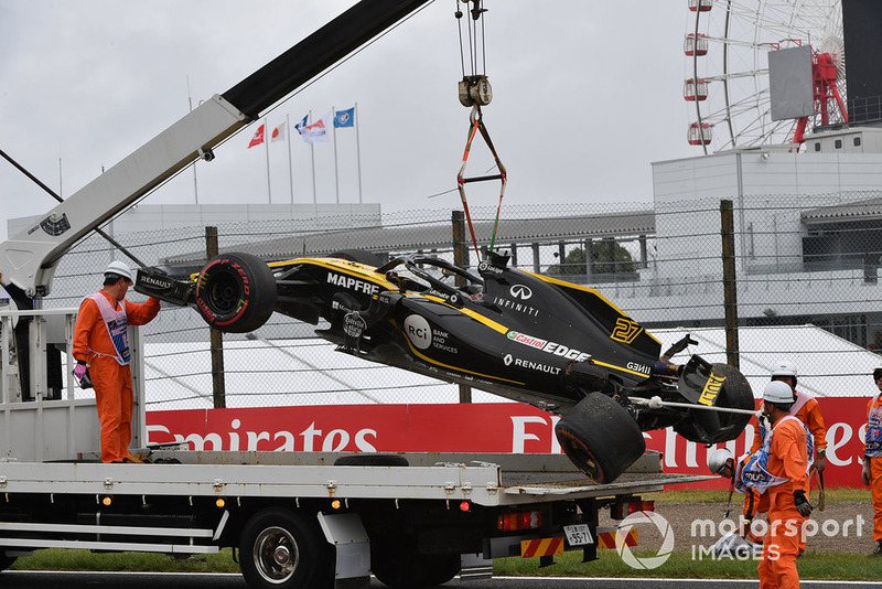 Евакуація розбитої машини Ніко Хюлькенберга, Renault Sport F1 Team R.S. 18