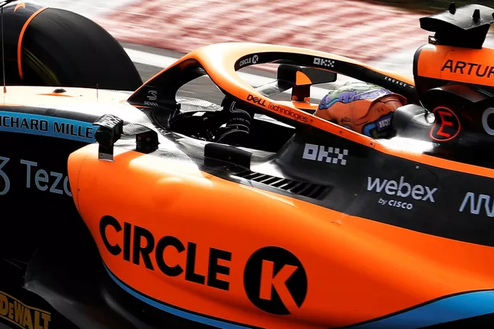 McLaren MCL36 zijkant detail