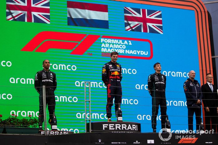 Podio: segundo lugar Lewis Hamilton, Mercedes-AMG, ganador Max Verstappen, Red Bull Racing,  Adrian Newey, Jefe de Tecnología Red Bull Racing, tercer lugar George Russell, Mercedes-AMG