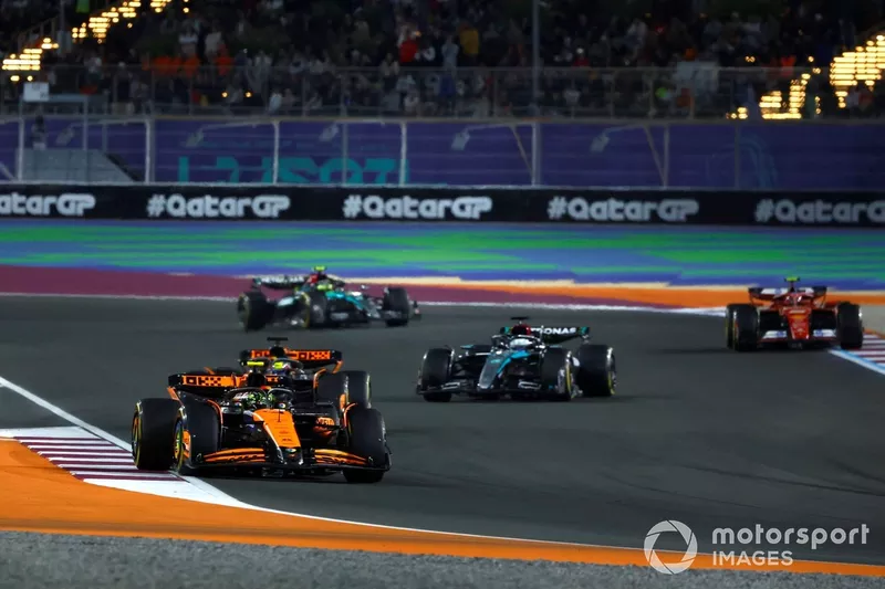 Lando Norris, McLaren MCL38, Oscar Piastri, McLaren MCL38, George Russell, Mercedes F1 W15
