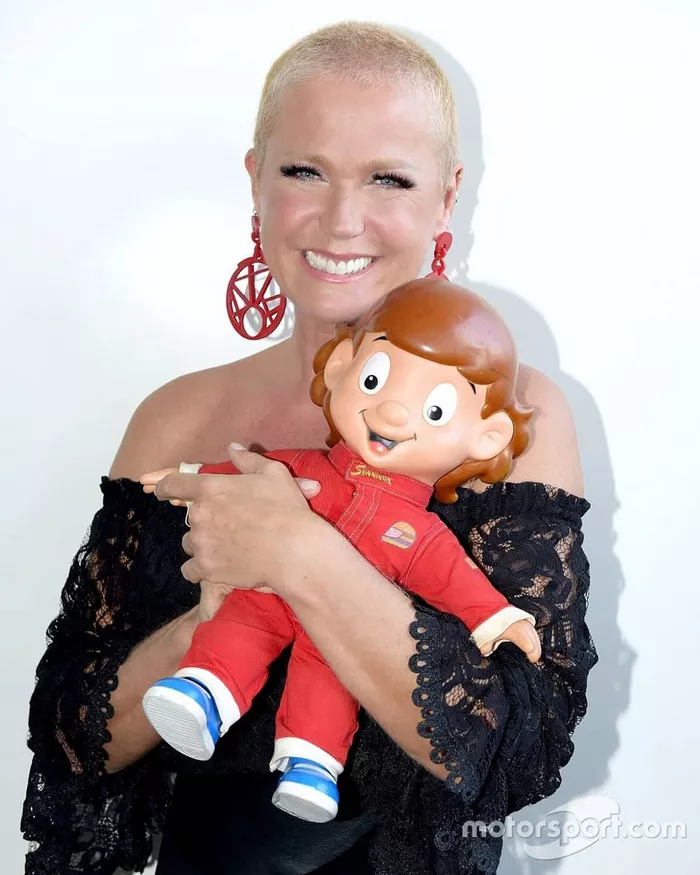Xuxa e boneco do Senninha
