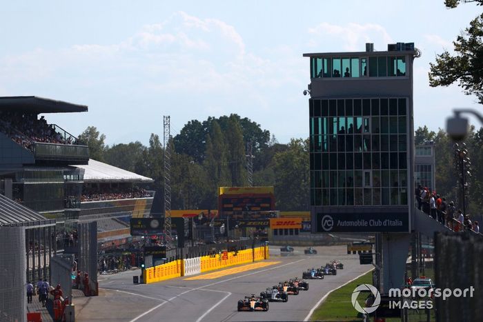 Daniel Ricciardo, McLaren MCL36, Pierre Gasly, AlphaTauri AT03, Lando Norris, McLaren MCL36